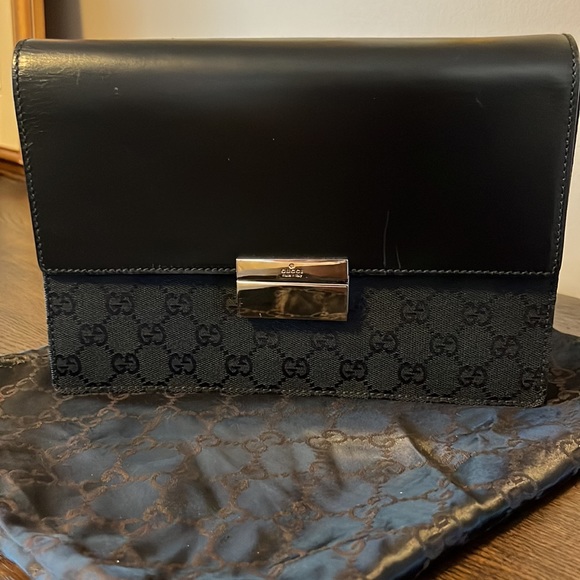 Authentic Gucci Leather & Canvas Clutch Bag with hidden wristlet - Picture 16 of 16